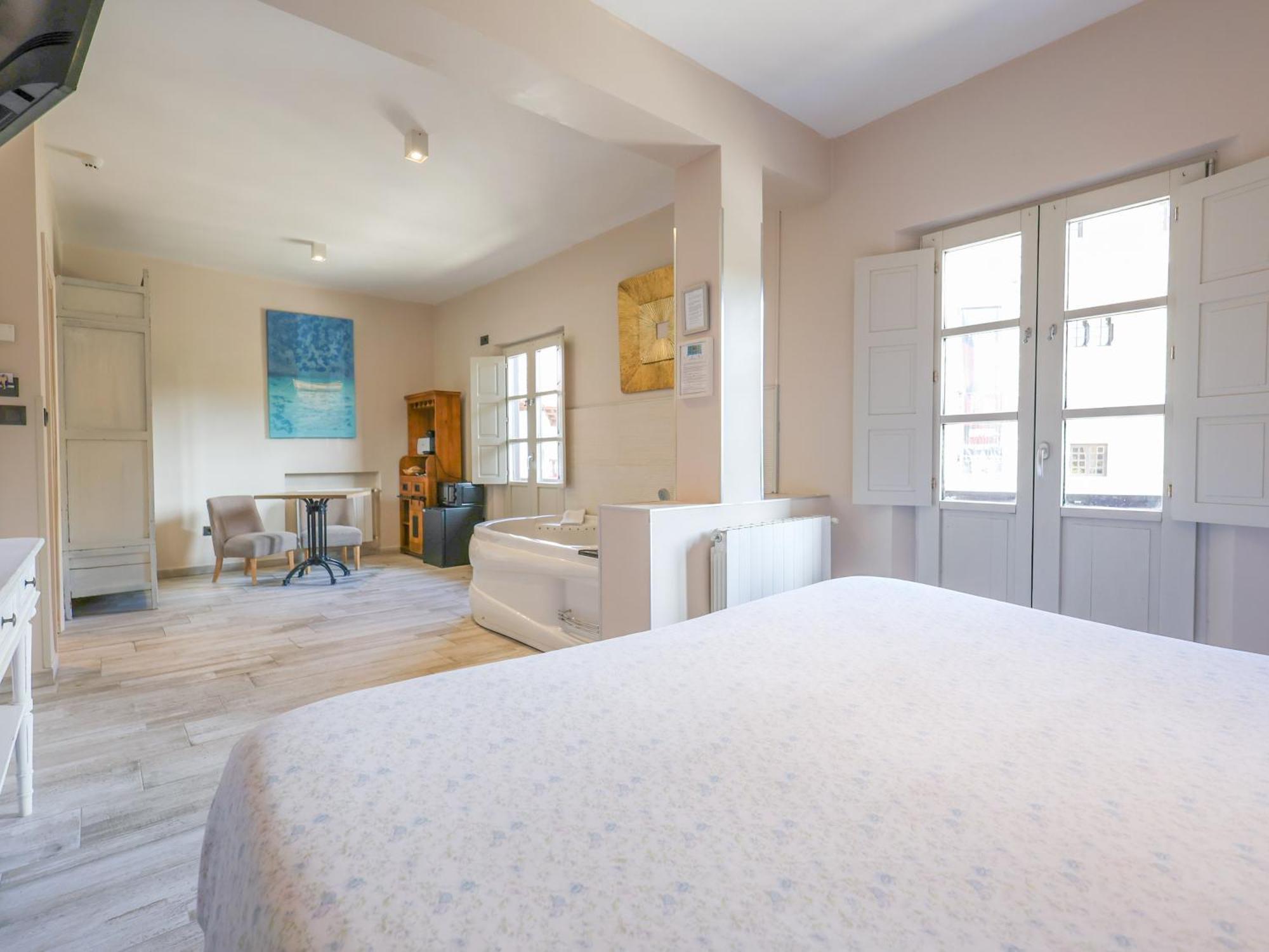Akla Suites Con Jacuzzi Santillana Santillana del Mar Ngoại thất bức ảnh