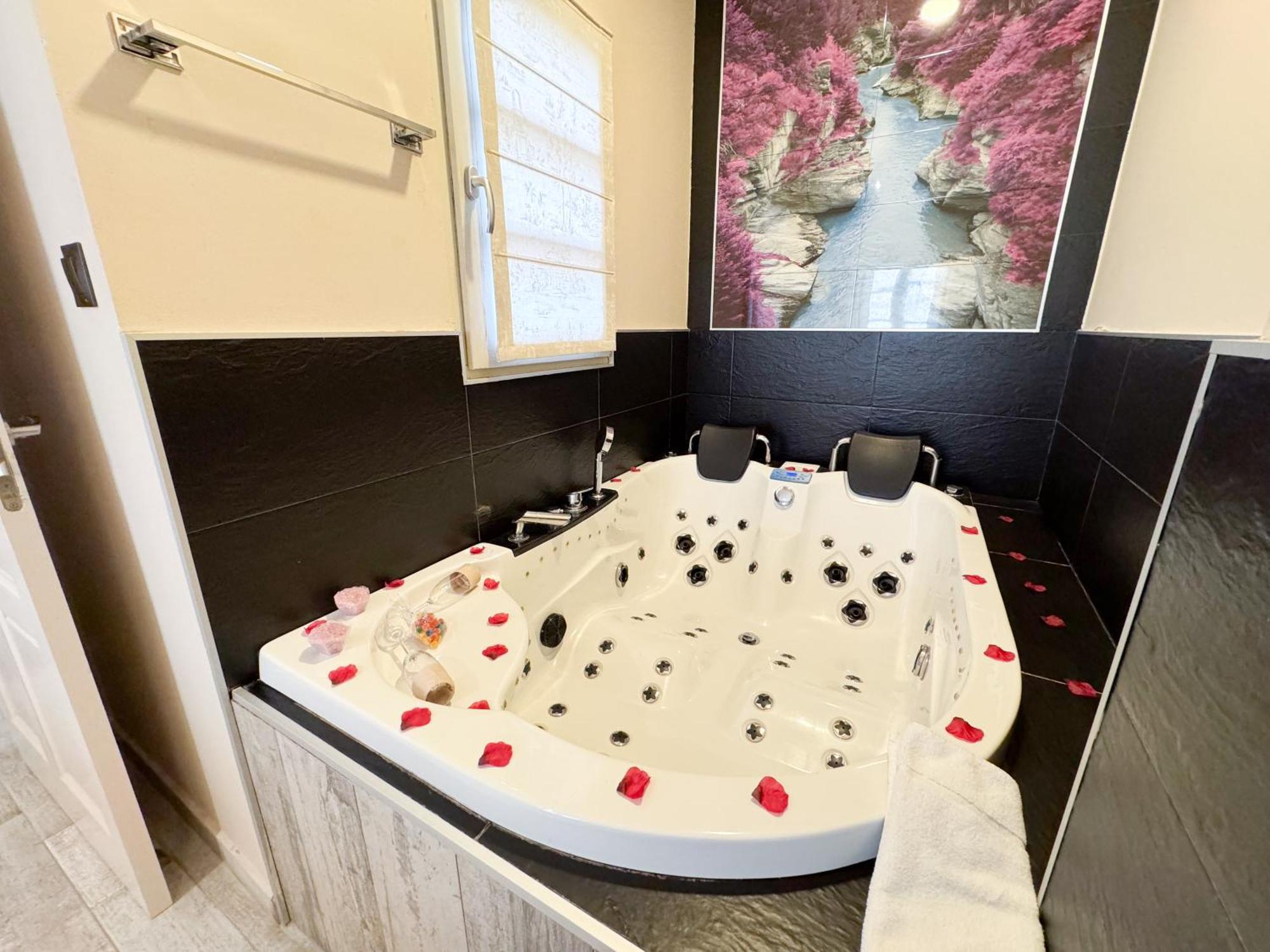 Akla Suites Con Jacuzzi Santillana Santillana del Mar Ngoại thất bức ảnh