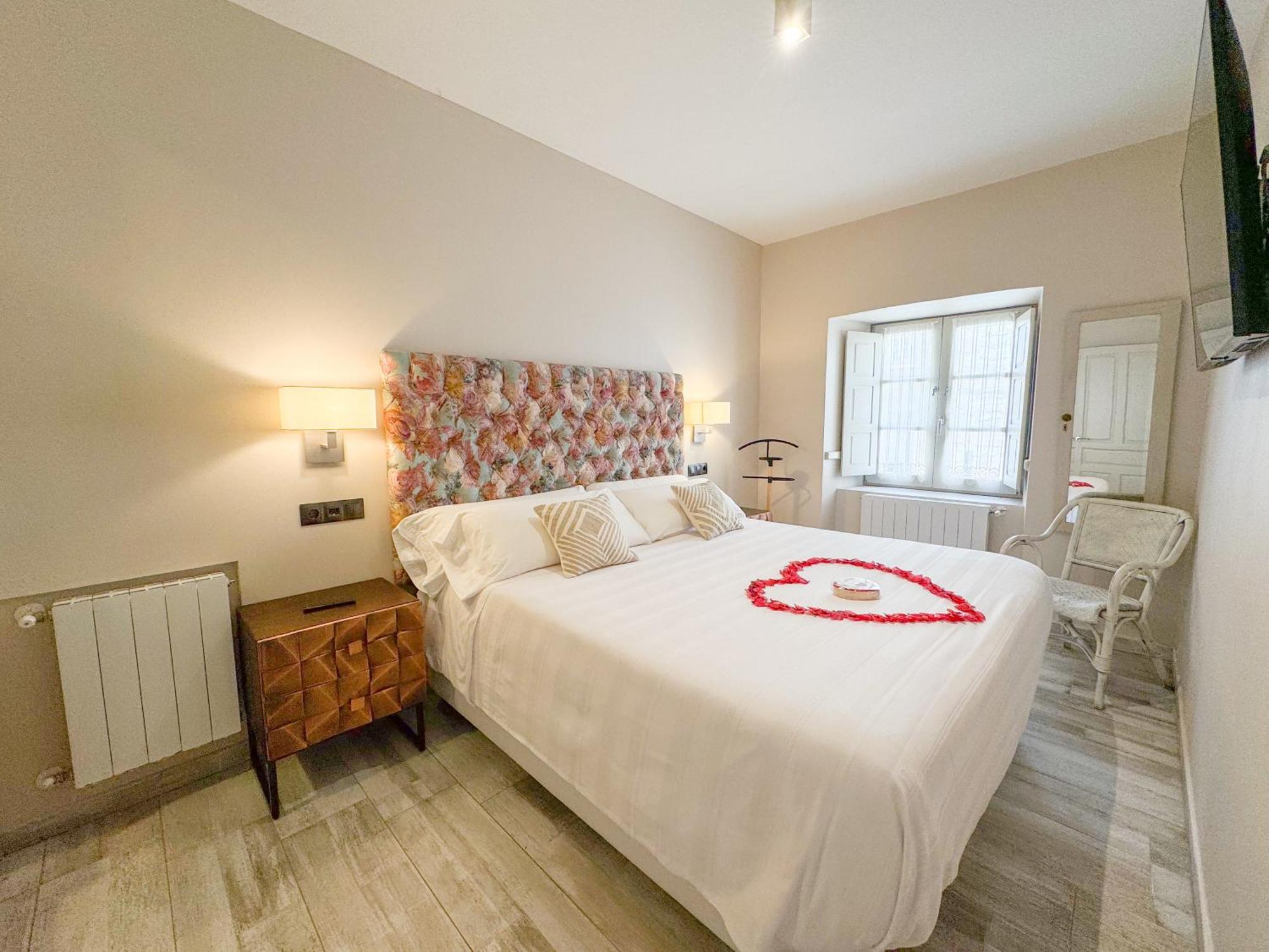 Akla Suites Con Jacuzzi Santillana Santillana del Mar Ngoại thất bức ảnh